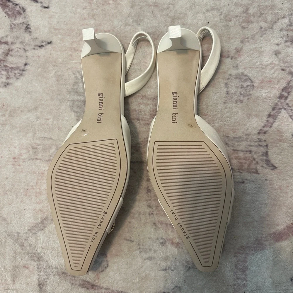 Gianni Bini Kitten Heel - Picture 2 of 3